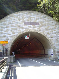 2006年10月4日、滋賀県・岐阜県、県境の八草トンネル