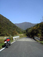2006年10月18日、岐阜県、夜叉が池登山口への道